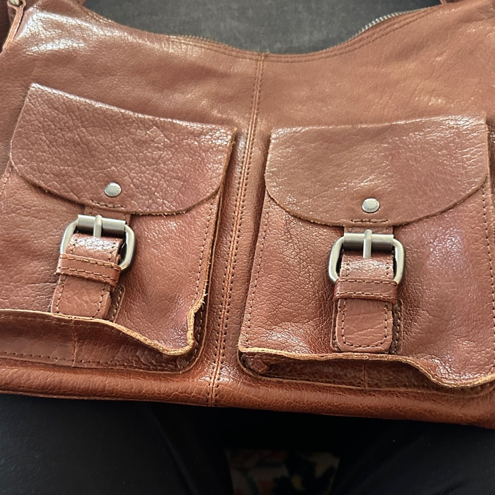 Spikes & Sparrow Brown Leather Crossbody Shoulder Bag with Front Buckle Pockets - Picture 3 of 10